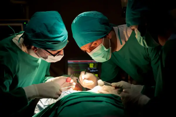 doctors performing surgery in operation theatre